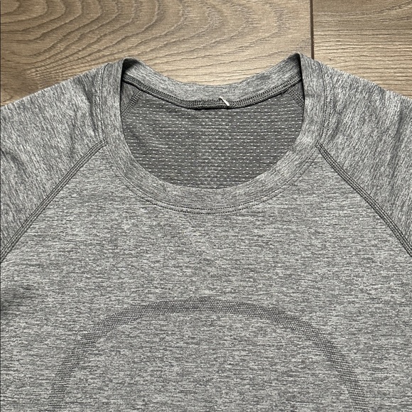 Lululemon Swiftly Tech Race Length Short Sleeve Shirt Gray Size 6 - Picture 3 of 9